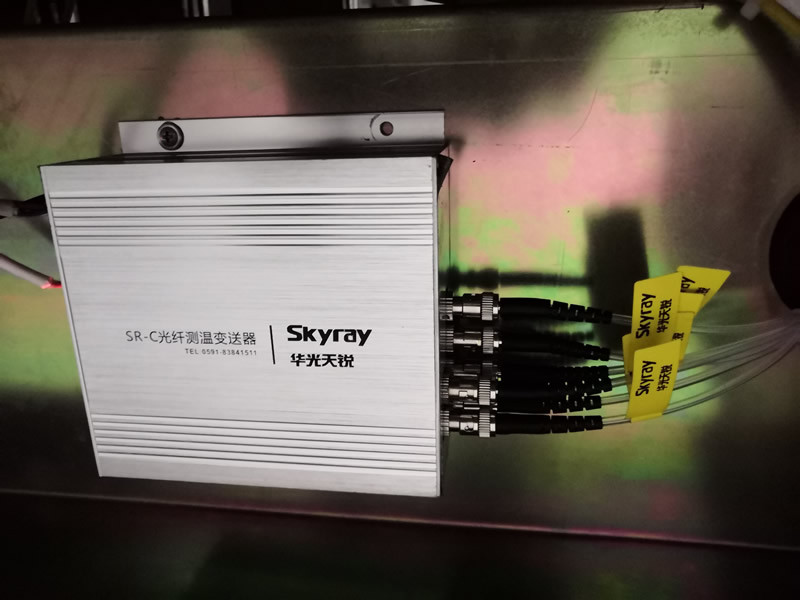 高壓開關(guan)櫃熒光光縴在線測溫系統